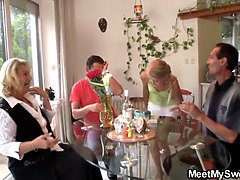 Schönheit, Blondine, Geile alte tussi, Masturbation, Reif, Milf, Stiefmutter, Flotter dreier