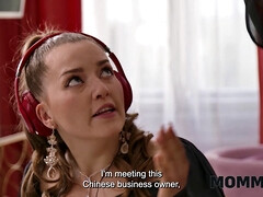 Gros seins, Petit ami, Femme couguar, Européenne, Mature, Maman, Séduite, Cheveux courts