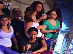 Enthousiasteling, Lieveling, Mooie dikke vrouwen, Grote lul, Grote mammen, Feest, Trio, Tieten likken