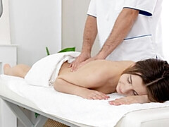 Gros cul, Grosse bite, Sucer une bite, En levrette, Massage, Seins naturels, Adolescente, Nénés