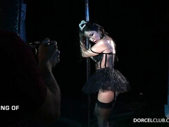 Lieveling, Grote mammen, Rondborstig, Erotisch, Fetisj, Hardcore, Trio, Tieten likken