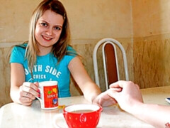 Blondine, Blasen, Hundestellung, Handjob, Küche, Pov, Entkleiden, Titten