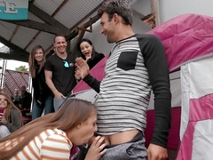 Culo, Chica, Verga grande, Mamada, Público, Coño, Adolescente