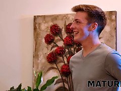 Grote mammen, Zwart, Blond, Oudere vrouw, Moeder die ik wil neuken, Geschoren, Tatoeage, Trio
