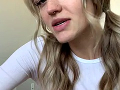 Blonde, Tir de sperme, Pénétrer avec le poing, Fétiche des pieds, Lesbienne, Masturbation, Chaussures, Nénés