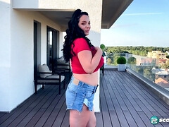 Gros seins, Bikini, Massage, Seins naturels, Huilée, De plein air, Pov, Solo