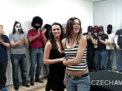 Sucer une bite, Brunette brune, Faciale, Fétiche, Groupe, Orgie, Adolescente, Nénés