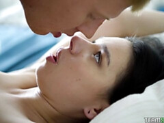 Bruinharig, Hondjeshouding, Zoenen, Likken, Kut duiken, Geschoren, Tiener, Tieten likken