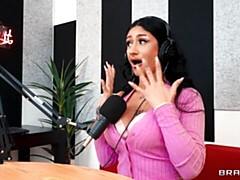 In den arsch, Grosser schwanz, Grosse titten, Blasen, Braunhaarige, Hundestellung, Milf, Titten