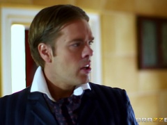 En levrette, Européenne, Fille latino, Domestique, Petite femme, Fessée, Jarretelles, Uniforme