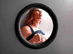 デカ尻, フェラチオ, のぞき穴, 手コキする, 淫乱熟女, 公共, 剃毛, トイレ