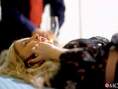 Grote kont, Grote mammen, Blond, Pijpbeurt, Hd, Rijpe lesbienne, Moeder die ik wil neuken, Gezichtspunt