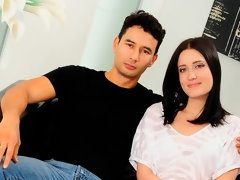 In den arsch, Arsch, Blasen, Braunhaarige, Fetisch, Handjob, Strapon, Jungendliche (18+)