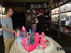 デカパイ, フェラチオ, エロ熟女, 手コキする, 熟年, ストッキング, タトゥー, おもちゃ