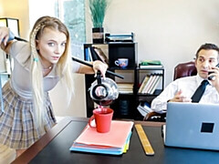 Grosser arsch, Grosse titten, Blasen, Hundestellung, Frau frau mann, Büro, Dürr, Jungendliche (18+)