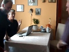 Grosser arsch, Grosse titten, Blasen, Braunhaarige, Gruppensex, Gruppe, Selbstgemacht, Jungendliche (18+)