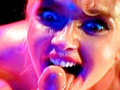 Grosser arsch, Grosse titten, Blasen, Fesselspiele, Fetisch, Handjob, Lecken, Rasiert