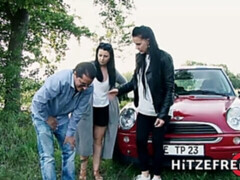 Sucer une bite, Brunette brune, En levrette, Branlette thaïlandaise, Mère que j'aimerais baiser, Rasée, Chaussures, Tatouage