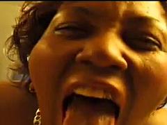 Belle grosse femme bgf, Gros seins, Noire, Sucer une bite, Brunette brune, Noir ébène, Branlette thaïlandaise, Interracial