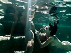 Grosse bite, Sucer une bite, En levrette, Interracial, Seins naturels, Maigrichonne, Tatouage, Adolescente