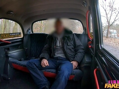 Grosse titten, Blasen, Britisch, Auto, Nackt, Piercing, Titten, Nass