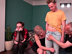 Grosser schwanz, Bisexuell, Geile alte tussi, Doppelpenetration, Fetisch, Handjob, Reif, Lehrer