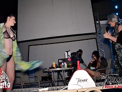 Lieveling, Bruinharig, Latijnse vrouw, Rijden, Tieten likken