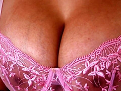 Nika Venom wants a fuckmachine to gape her as well