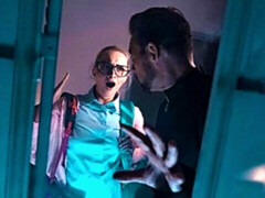 Blondine, Blasen, Brille, Handjob, Hotel, Natürlichen titten, Rasiert, Entkleiden