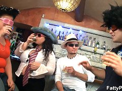 Belle grosse femme bgf, Gros seins, Femme couguar, Lunettes, Mature, Mère que j'aimerais baiser, Réalité, Nénés