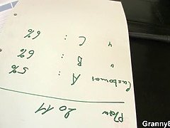 Pijpbeurt, Bruinharig, Oudere vrouw, Diep in de keel, Rijpe lesbienne, Moeder die ik wil neuken, Moeder, Kousen