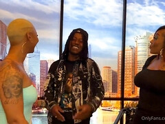 お尻, デカ尻, 黒人, ブロンド, フェラチオ, 茶髪の, 巨乳な, 三人