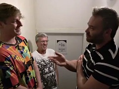Grote lul, Grote mammen, Oudere vrouw, Eerste keer, Hardcore, Geschoren, Slet, Zuigen