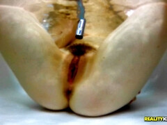 Lécher le cul, Blonde, Sucer une bite, Poilue, Talons, Masturbation, Mamelons bombés, Douche