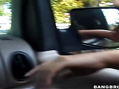 Leie, Grosser arsch, Braunhaarige, Kehlenfick, Aufs gesicht abspritzen, Hd, Latina, Rasiert