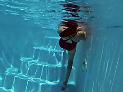 Fernanda Releve, gymnast in a pink swimsuit in the pool